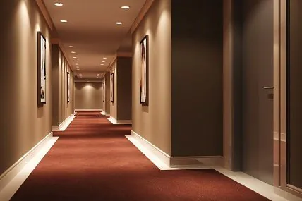 Beleuchtung im Hotelflur mit LED